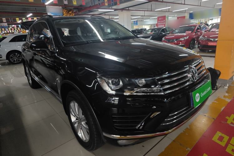 Used Volkswagen Touareg 2015 3.0 TSI Standard Model Front Right 45 Deg