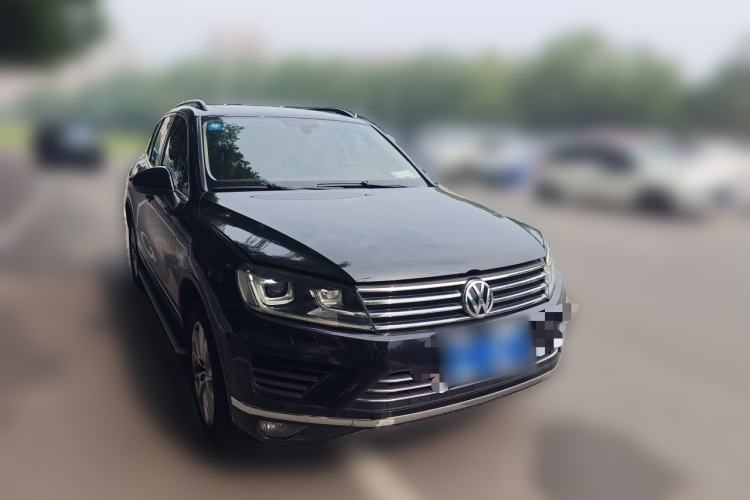 Used Volkswagen Touareg 2015 3.0 TSI Standard Model Front Right 45 Deg