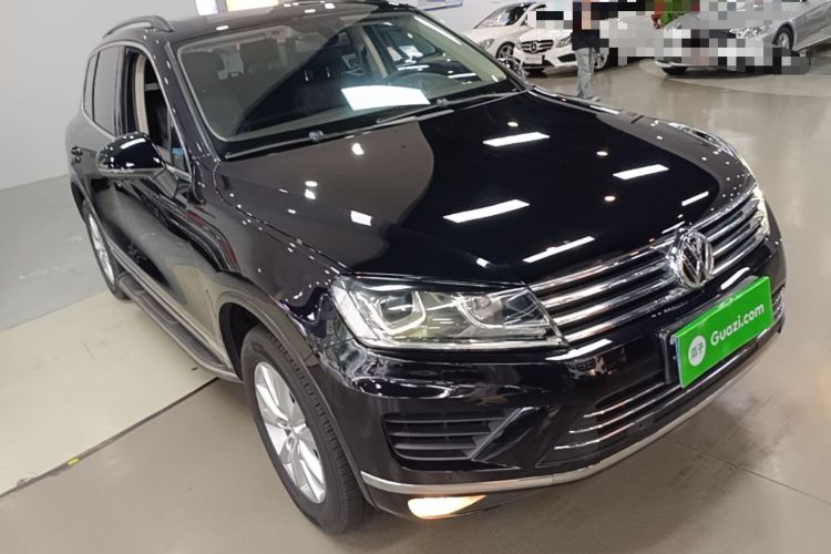 Used Volkswagen Touareg 2015 3.0 TSI Standard Model Front Right 45 Deg