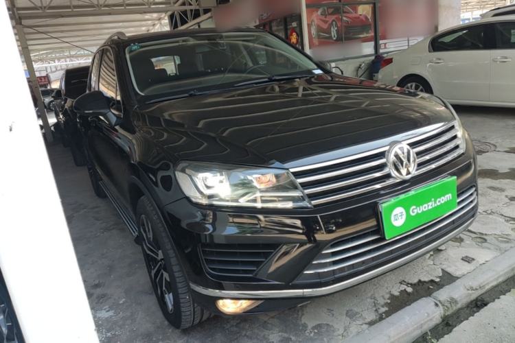 Used Volkswagen Touareg 2015 3.0 TSI Standard Model Front Right 45 Deg