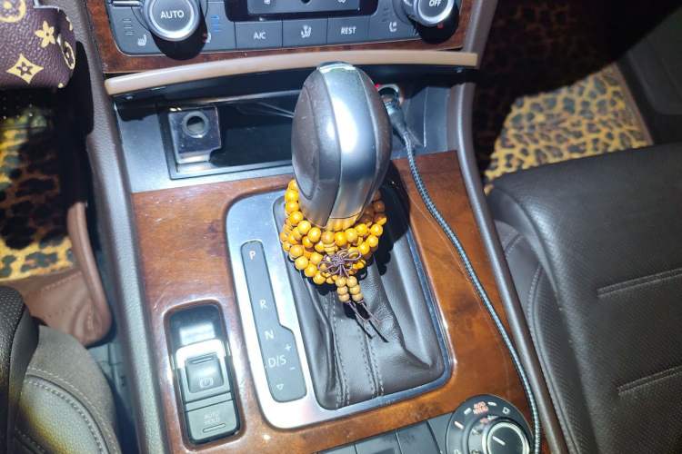 Used Volkswagen Touareg 2015 3.0 TSI Audacious Limited Edition Gear Lever