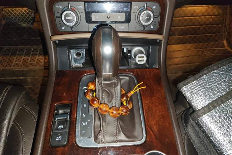 Used Volkswagen Touareg 2015 3.0 TSI Standard Model Gear Lever