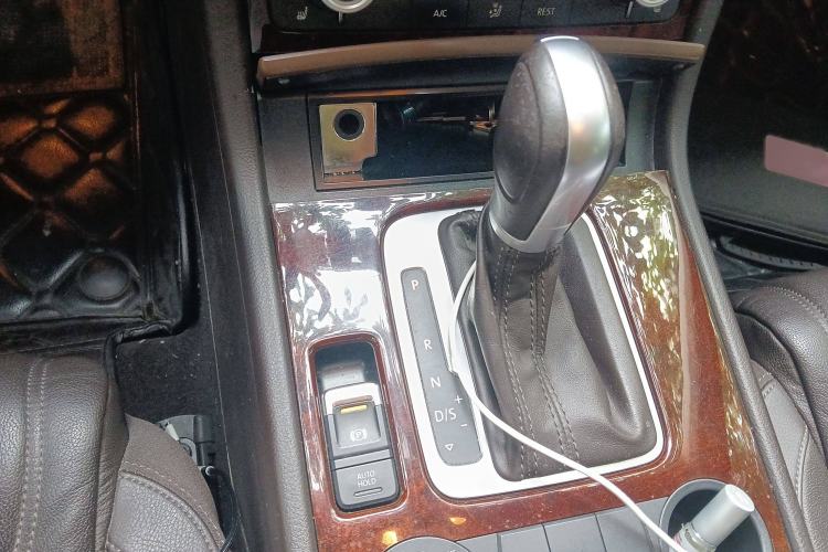 Used Volkswagen Touareg 2015 3.0 TDI Diesel Standard Model Gear Lever