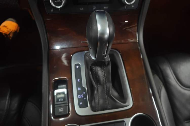 Used Volkswagen Touareg 2015 3.0 TSI Standard Model Gear Lever