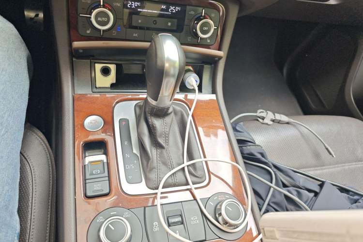 Used Volkswagen Touareg 2015 3.0 TSI Luxury Model Gear Lever
