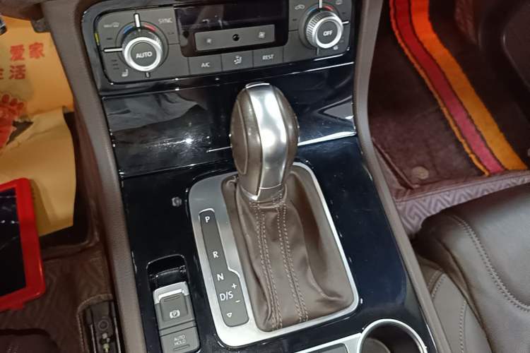 Used Volkswagen Touareg 2015 3.0 TSI Standard Model Gear Lever