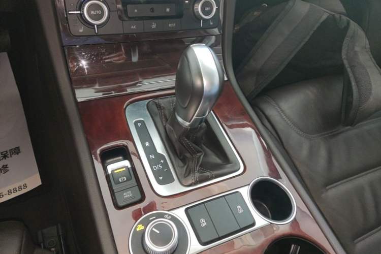 Used Volkswagen Touareg 2015 3.0 TSI Standard Model Gear Lever