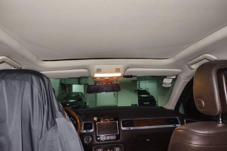 Used Volkswagen Touareg 2015 3.0 TSI Luxury Model Headliner