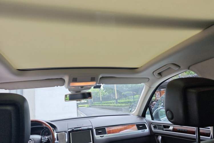 Used Volkswagen Touareg 2015 3.0 TSI Luxury Model Headliner