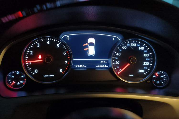 Used Volkswagen Touareg 2015 3.0 TSI Luxury Model Instrument Cluster