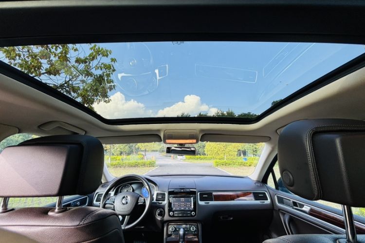 Used Volkswagen Touareg 2015 3.0 TDI Diesel Standard Model Interior 3