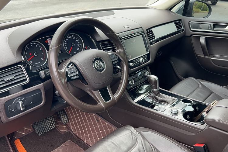 Used Volkswagen Touareg 2015 3.0 TSI Standard Model Interior 4
