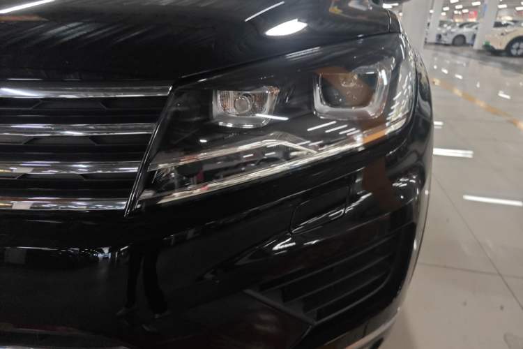 Used Volkswagen Touareg 2015 3.0 TSI Standard Model Left Front Headlight