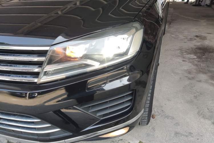 Used Volkswagen Touareg 2015 3.0 TSI Standard Model Left Front Headlight