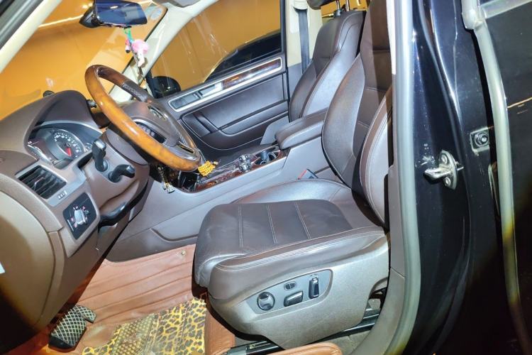 Used Volkswagen Touareg 2015 3.0 TSI Audacious Limited Edition Left Front Seat