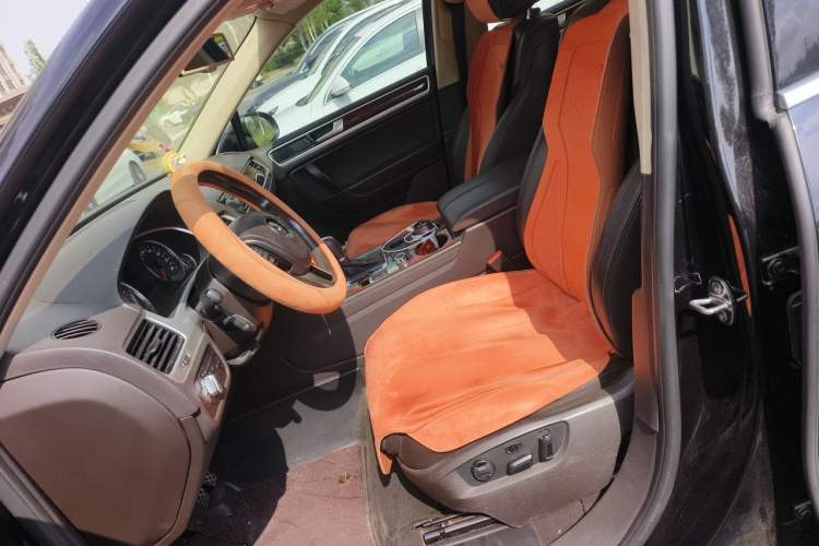 Used Volkswagen Touareg  Left Front Seat