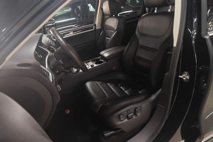 Used Volkswagen Touareg 2015 3.0 TSI Standard Model Left Front Seat