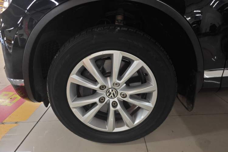 Used Volkswagen Touareg 2015 3.0 TSI Standard Model Left Front Wheel Hub