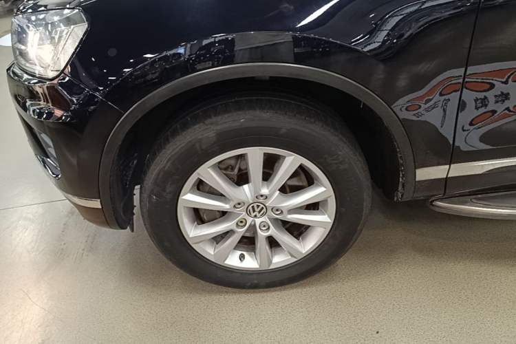 Used Volkswagen Touareg 2015 3.0 TSI Standard Model Left Front Wheel Hub