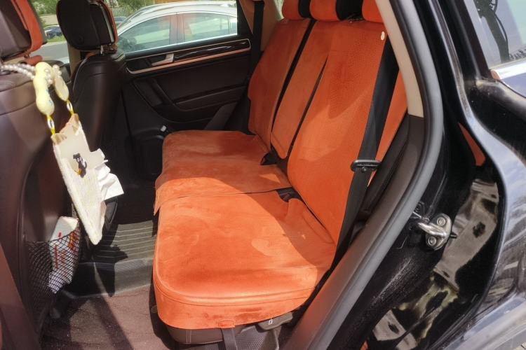 Used Volkswagen Touareg  Left Rear Seat