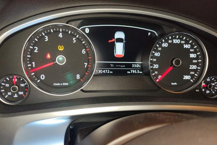 Used Volkswagen Touareg 2015 3.0 TSI Audacious Limited Edition Odometer Close Up