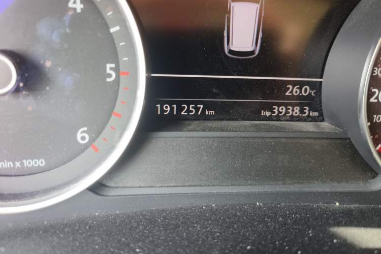 Used Volkswagen Touareg  Odometer Close Up