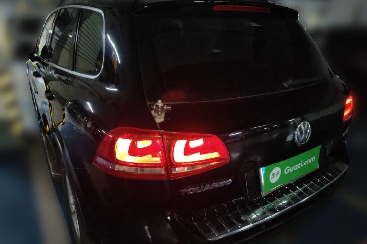 Used Volkswagen Touareg 2015 3.0 TDI Diesel Comfort Model Rear Left 45 Deg
