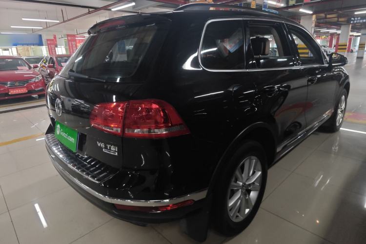 Used Volkswagen Touareg 2015 3.0 TSI Standard Model Rear Right 45 Deg