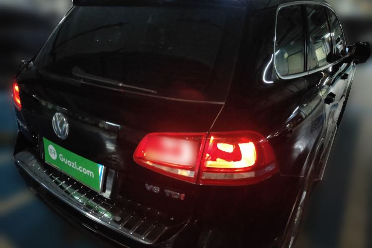 Used Volkswagen Touareg 2015 3.0 TDI Diesel Comfort Model Rear Right 45 Deg