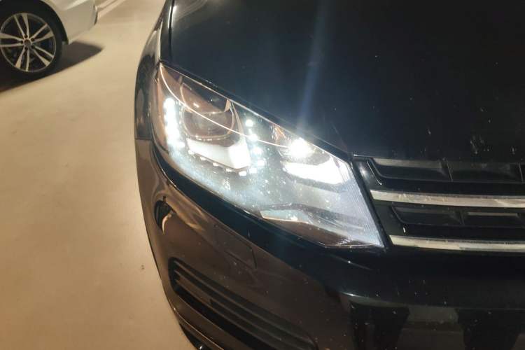 Used Volkswagen Touareg 2015 3.0 TSI Audacious Limited Edition Right Front Headlight