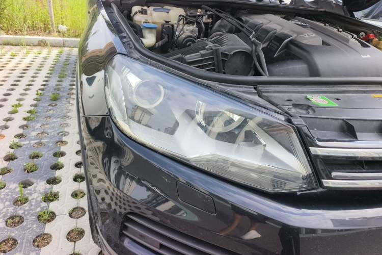 Used Volkswagen Touareg  Right Front Headlight