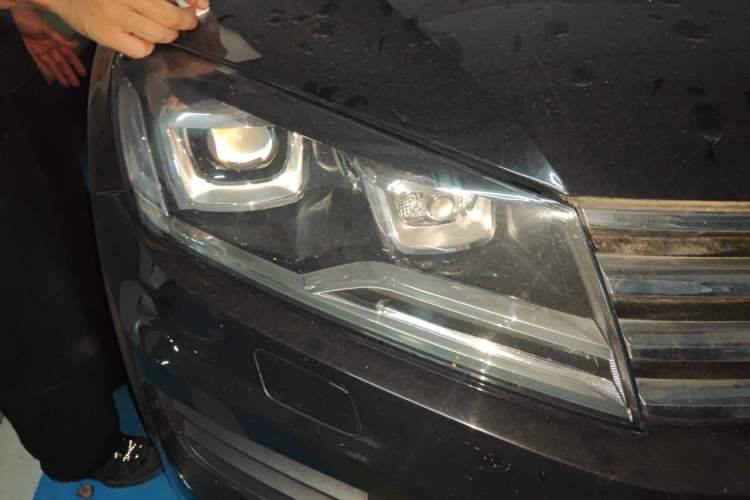 Used Volkswagen Touareg 2015 3.0 TSI Standard Model Right Front Headlight