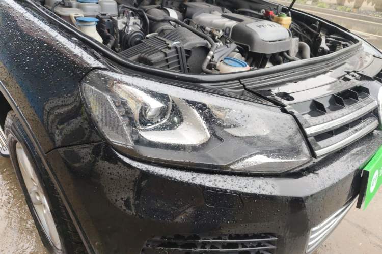 Used Volkswagen Touareg 2015 3.0 TSI Comfort Model Right Front Headlight