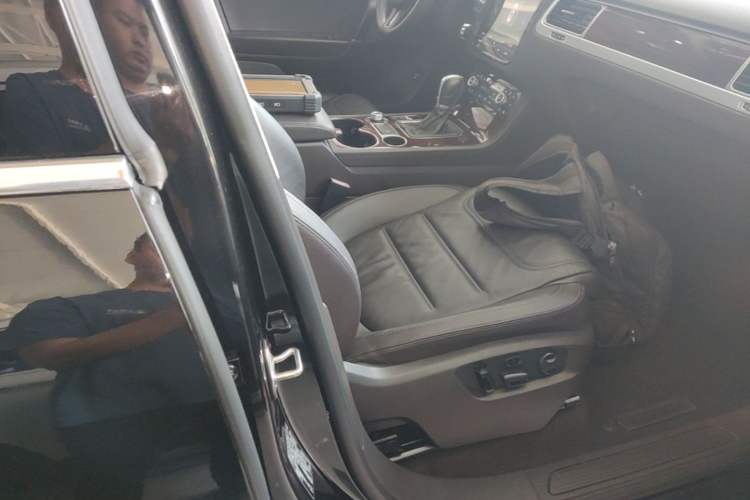 Used Volkswagen Touareg 2015 3.0 TSI Standard Model Right Front Seat