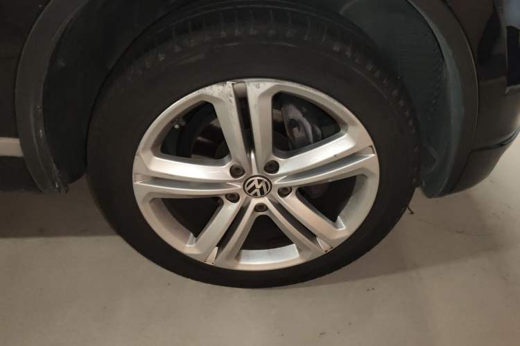 Used Volkswagen Touareg 2015 3.0 TSI Audacious Limited Edition Right Front Wheel Hub