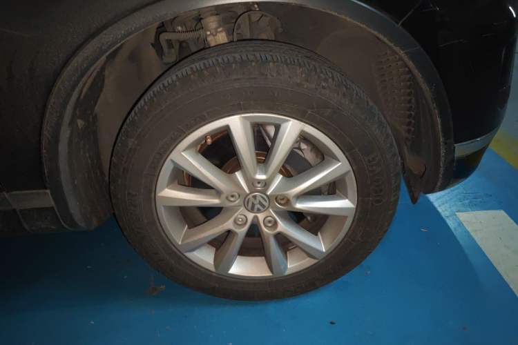 Used Volkswagen Touareg 2015 3.0 TSI Standard Model Right Front Wheel Hub