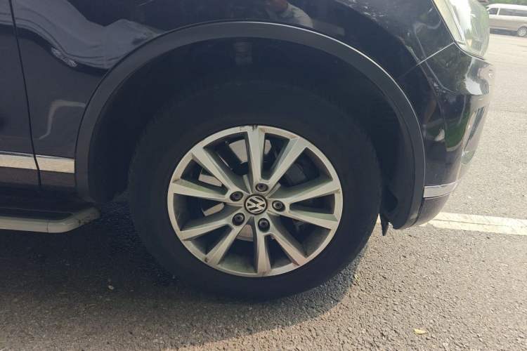 Used Volkswagen Touareg 2015 3.0 TSI Standard Model Right Front Wheel Hub
