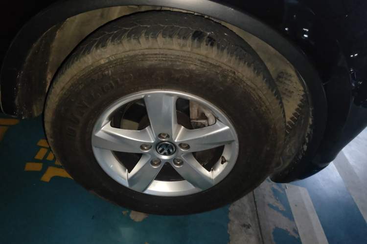 Used Volkswagen Touareg 2015 3.0 TDI Diesel Comfort Model Right Front Wheel Hub