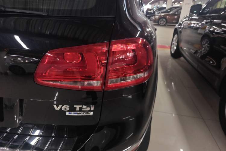 Used Volkswagen Touareg 2015 3.0 TSI Standard Model Right Rear Taillight