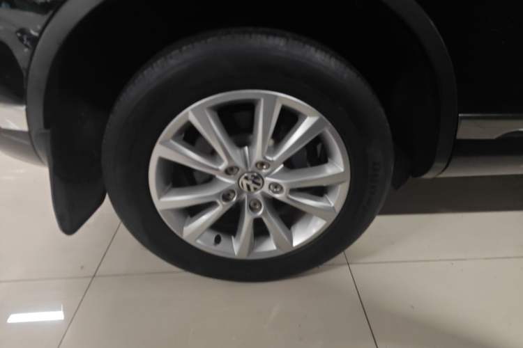 Used Volkswagen Touareg 2015 3.0 TSI Standard Model Right Rear Wheel Hub