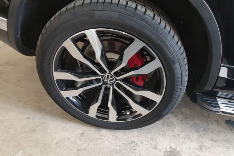 Used Volkswagen Touareg 2015 3.0 TSI Standard Model Right Rear Wheel Hub