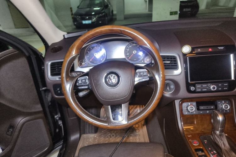 Used Volkswagen Touareg 2015 3.0 TSI Luxury Model Steering Wheel