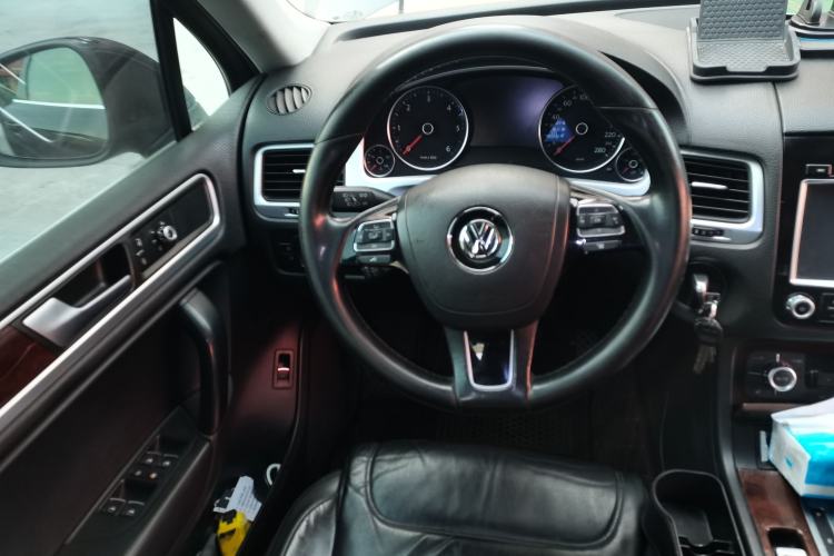Used Volkswagen Touareg 2015 3.0 TDI Diesel Standard Model Steering Wheel