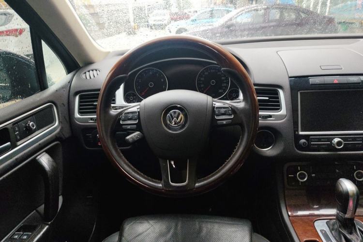 Used Volkswagen Touareg 2015 3.0 TSI Comfort Model Steering Wheel