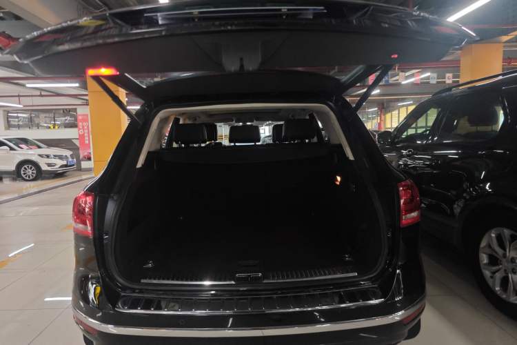 Used Volkswagen Touareg 2015 3.0 TSI Standard Model Trunk