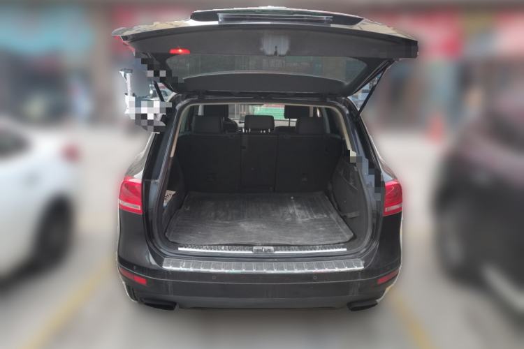 Used Volkswagen Touareg 2015 3.0 TDI Diesel Standard Model Trunk