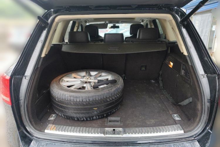 Used Volkswagen Touareg 2015 3.0 TSI Comfort Model Trunk