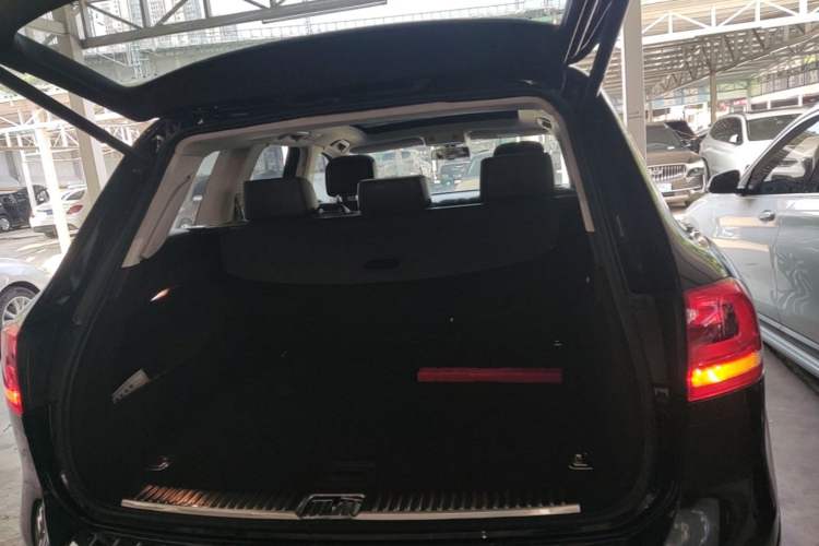 Used Volkswagen Touareg 2015 3.0 TSI Standard Model Trunk