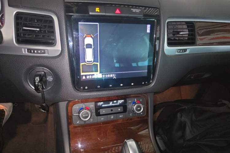 Used Volkswagen Touareg 2015 3.0 TSI Luxury Model Audio And AC Panel