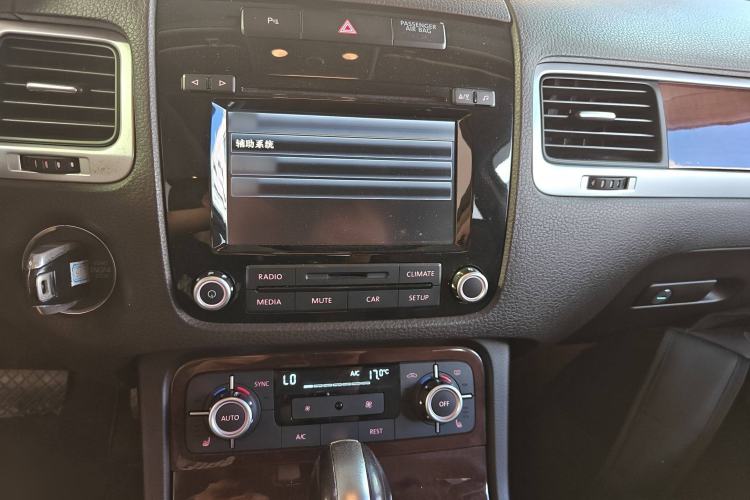 Used Volkswagen Touareg 2015 3.0 TSI Standard Model Audio And AC Panel